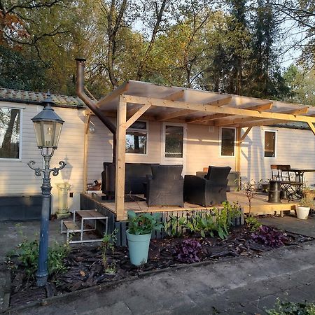 Chalet Met Veranda Aan Bosrand Vledder Eksteriør bilde