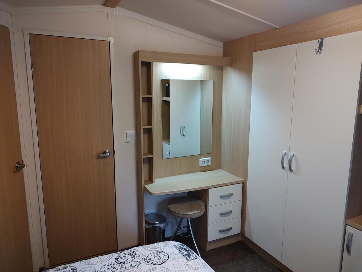 Chalet Met Veranda Aan Bosrand Vledder Eksteriør bilde