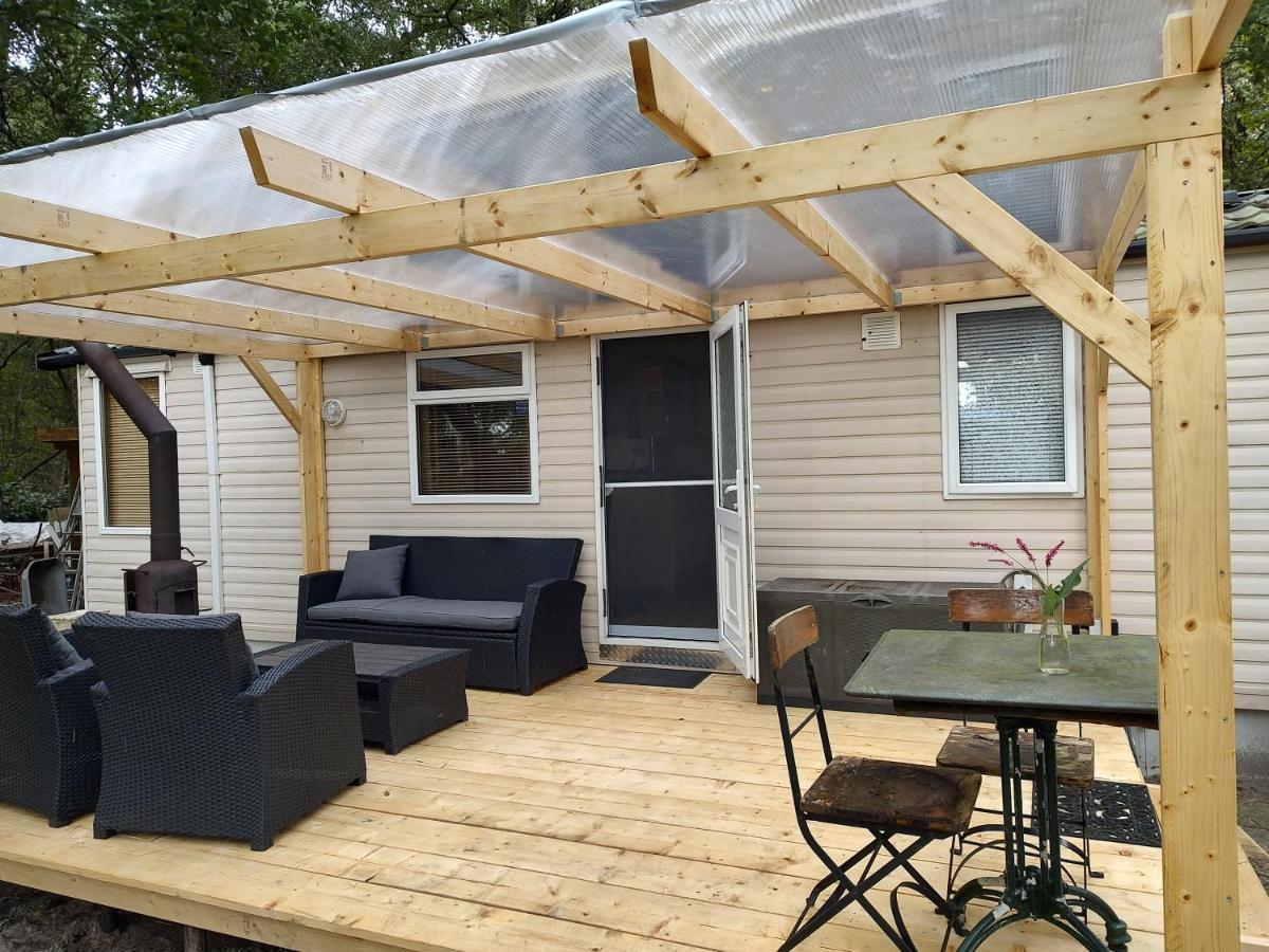 Chalet Met Veranda Aan Bosrand Vledder Eksteriør bilde