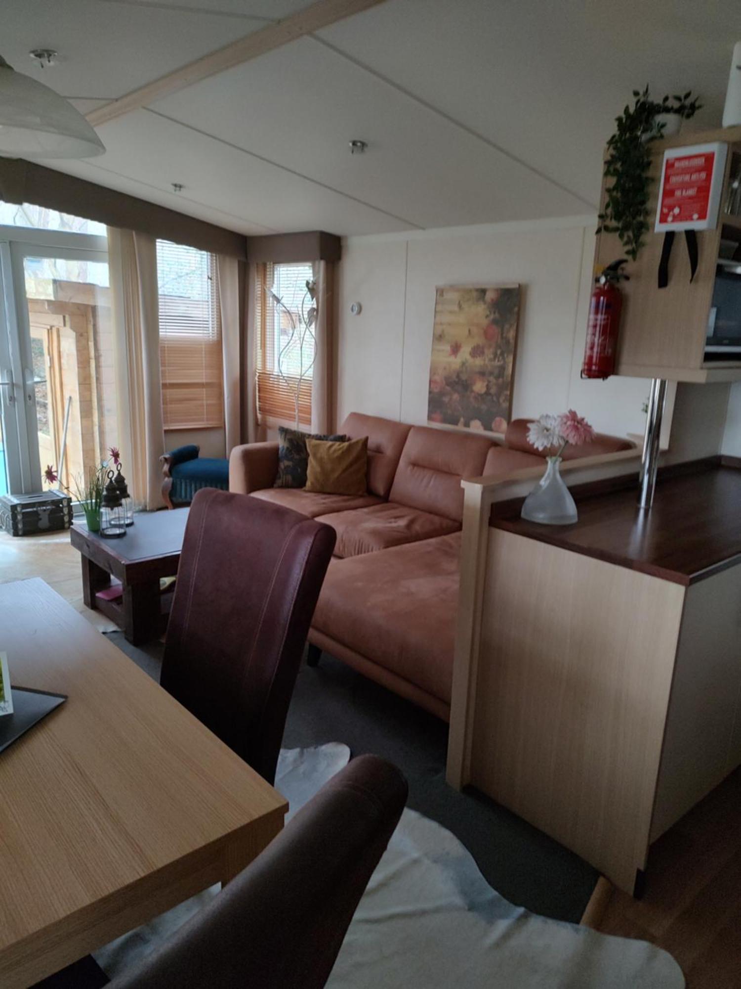 Chalet Met Veranda Aan Bosrand Vledder Eksteriør bilde