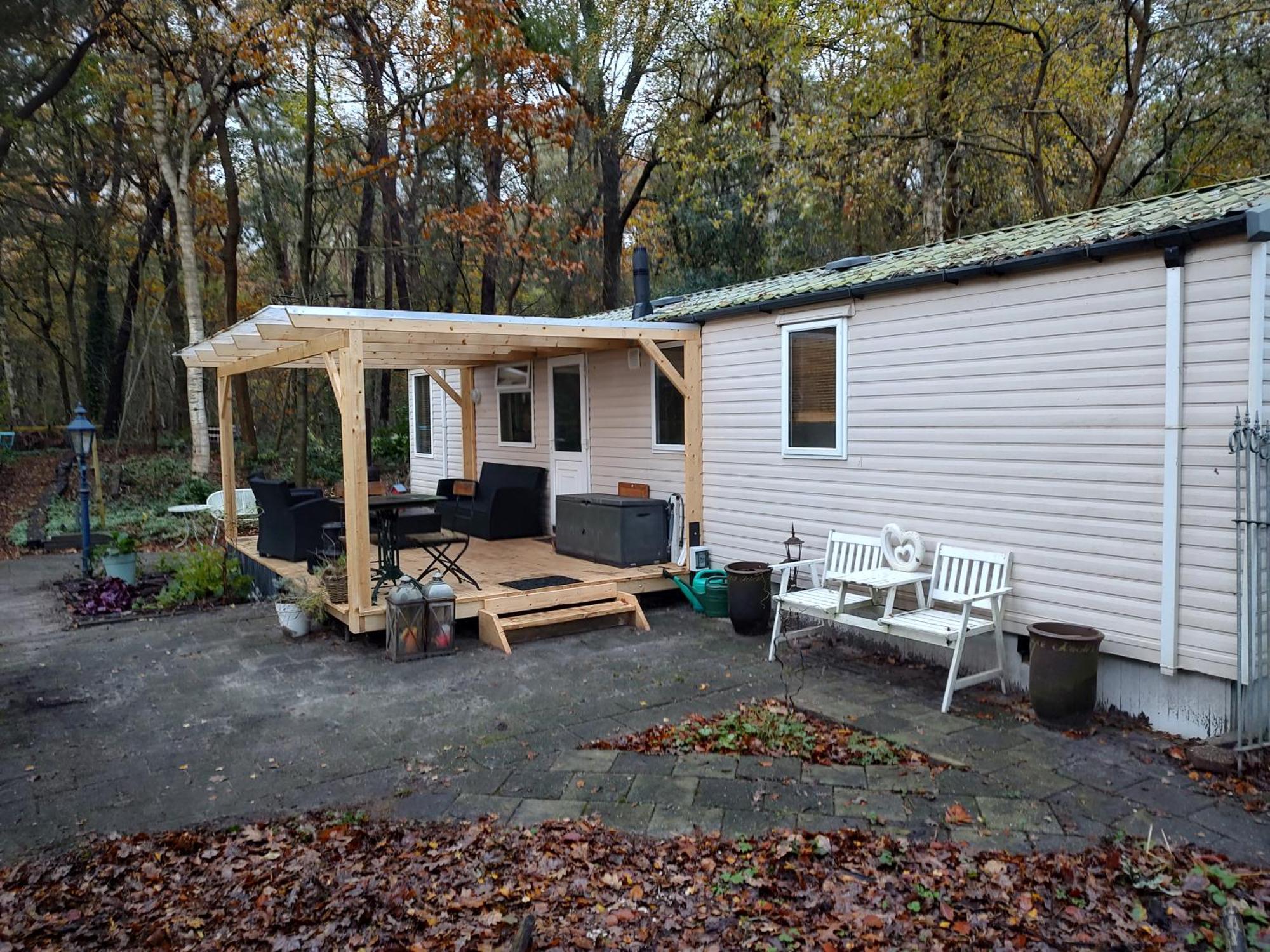 Chalet Met Veranda Aan Bosrand Vledder Eksteriør bilde